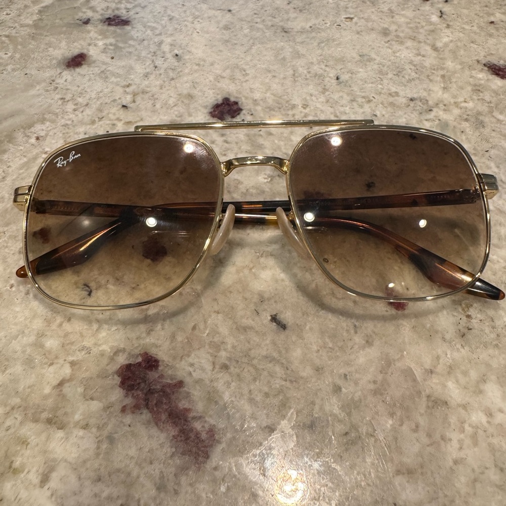 Ray-Ban Gold Aviator Sunglasses